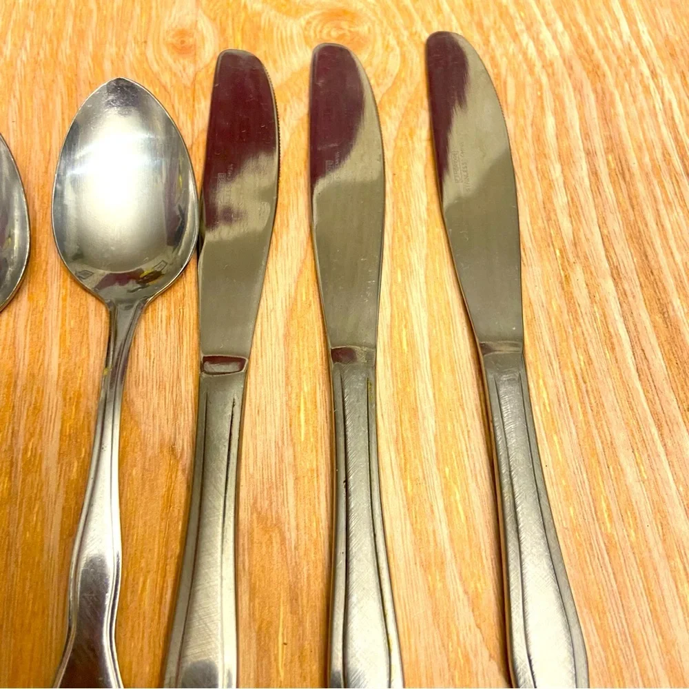 Cambridge Stainless Steel Flatware 3 Knives and 2 Spoons.